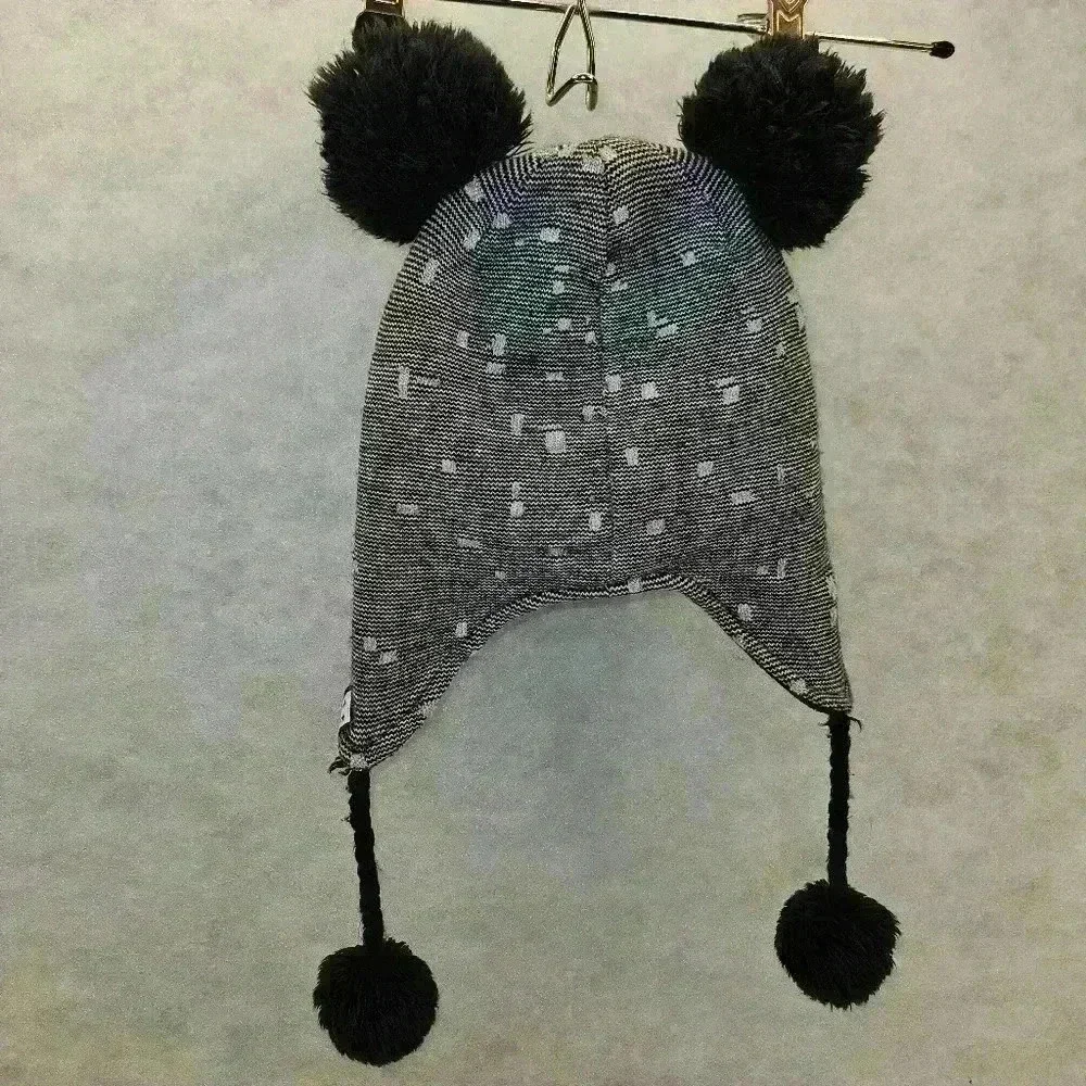 Under Armour‎ double Pom Beanie W/ Tassels Black Youth M 4-6 Y.O. 130323 EUC